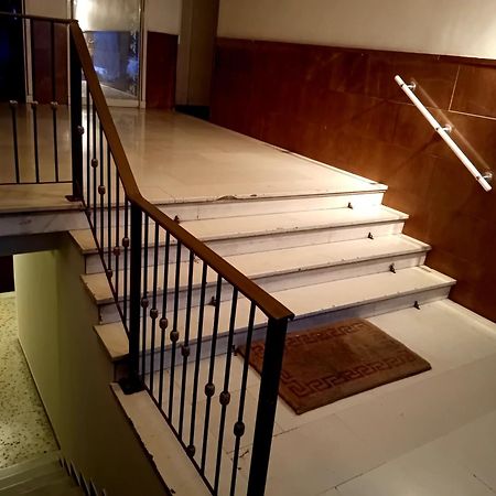Vestige Basement Apartment アテネ エクステリア 写真