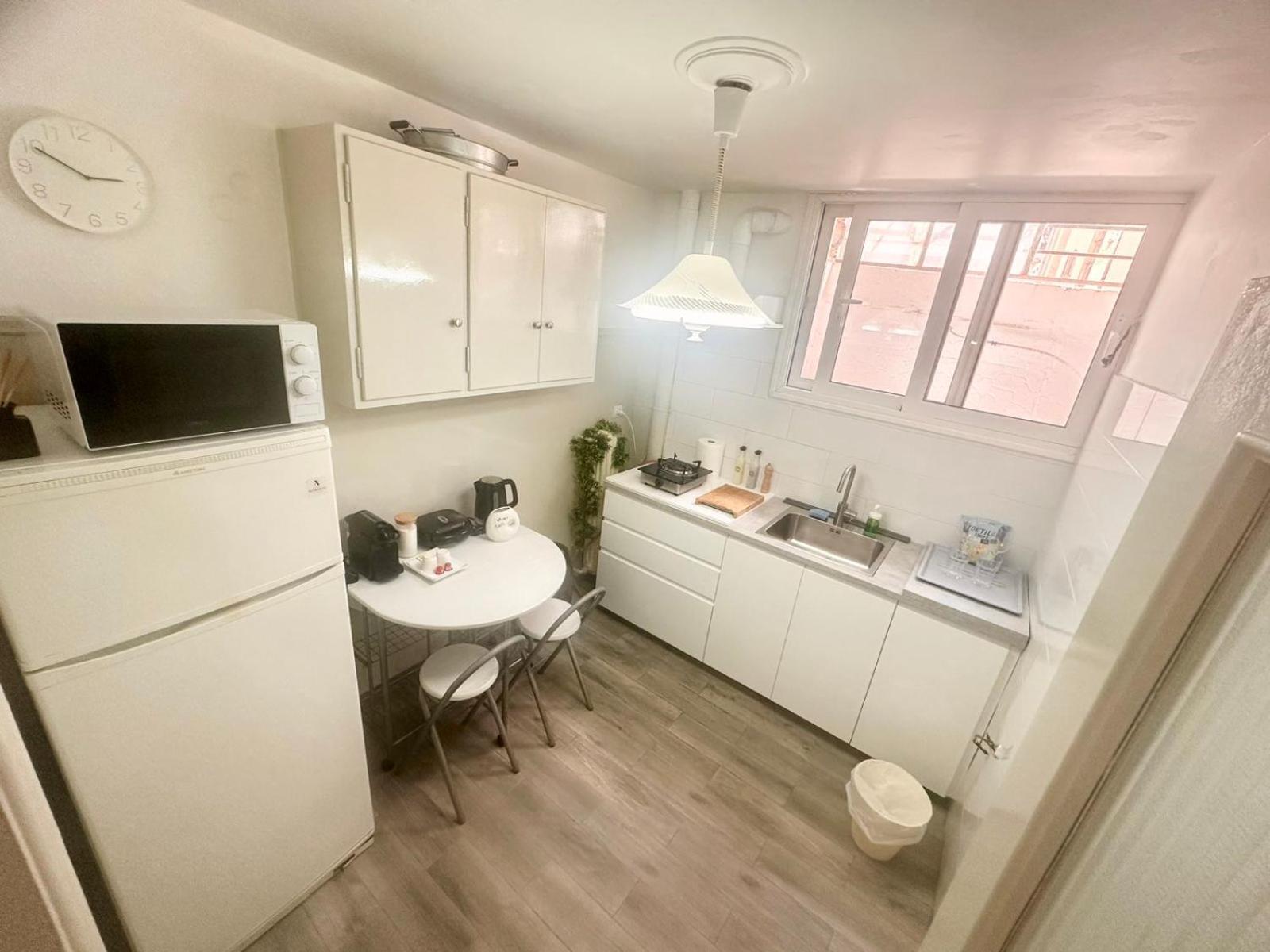 Vestige Basement Apartment アテネ エクステリア 写真